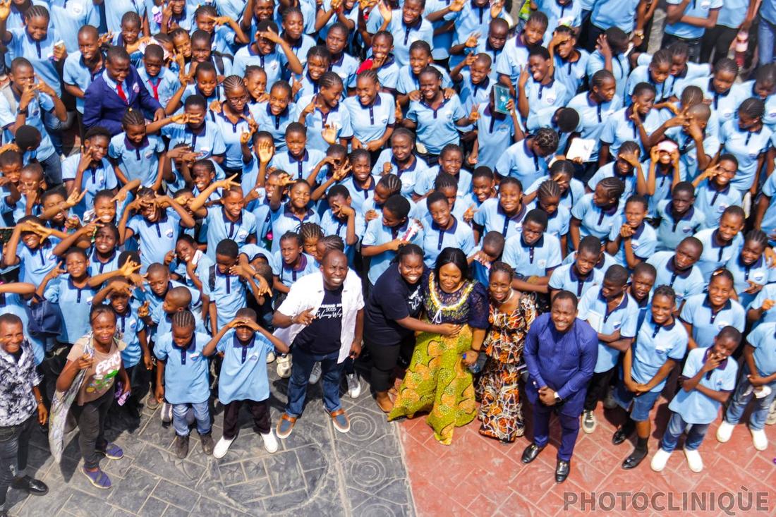 Large group of Primis students on an excursion